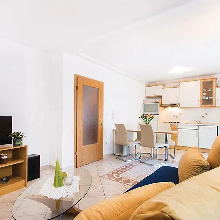 Lara Gortanova Bay Apartman *